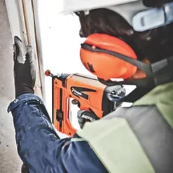 Refurb Paslode IM65 F16 63mm 7.4V 1 x 2.1Ah Lithium Second Fix Cordless Gas Nail Gun -Collated Nails Shop 143RY A3