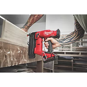 Milwaukee M18 FN18GS FUEL 1.2mm 18V Li-Ion RedLithium Brushless First Fix Cordless Nail Gun - Bare 4 Milwaukee M18 FN18GS FUEL 1.2mm 18V Li-Ion RedLithium Brushless First Fix Cordless Nail Gun - Bare - Image 4