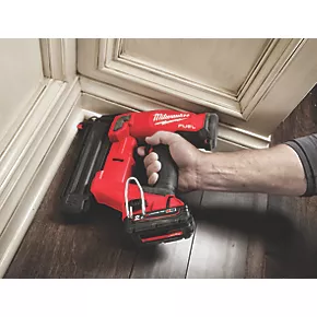 Milwaukee M18 FN18GS FUEL 1.2mm 18V Li-Ion RedLithium Brushless First Fix Cordless Nail Gun - Bare 6 Milwaukee M18 FN18GS FUEL 1.2mm 18V Li-Ion RedLithium Brushless First Fix Cordless Nail Gun - Bare - Image 6